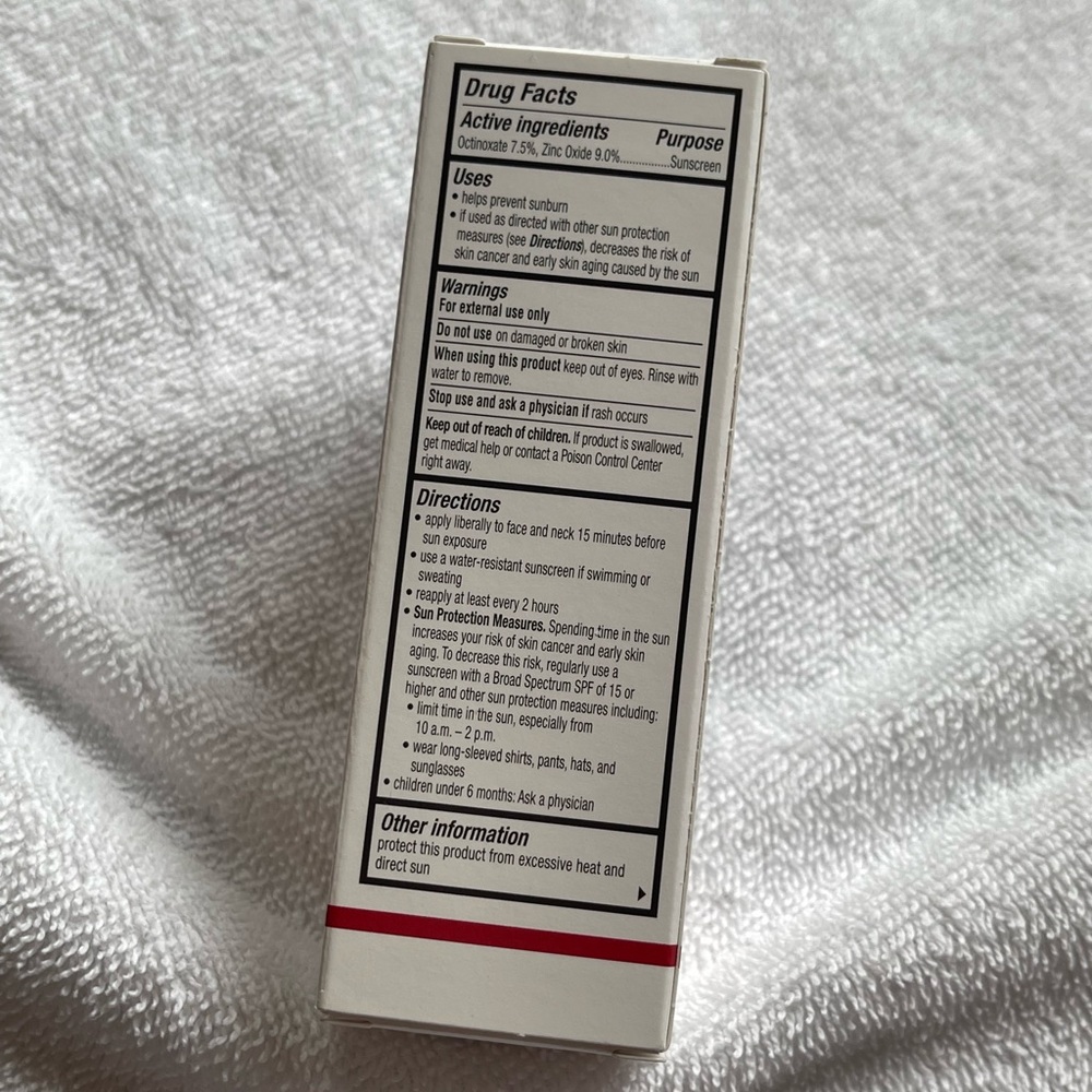 NEW EltaMD UV Daily SPF 40 - Picture 2 of 4